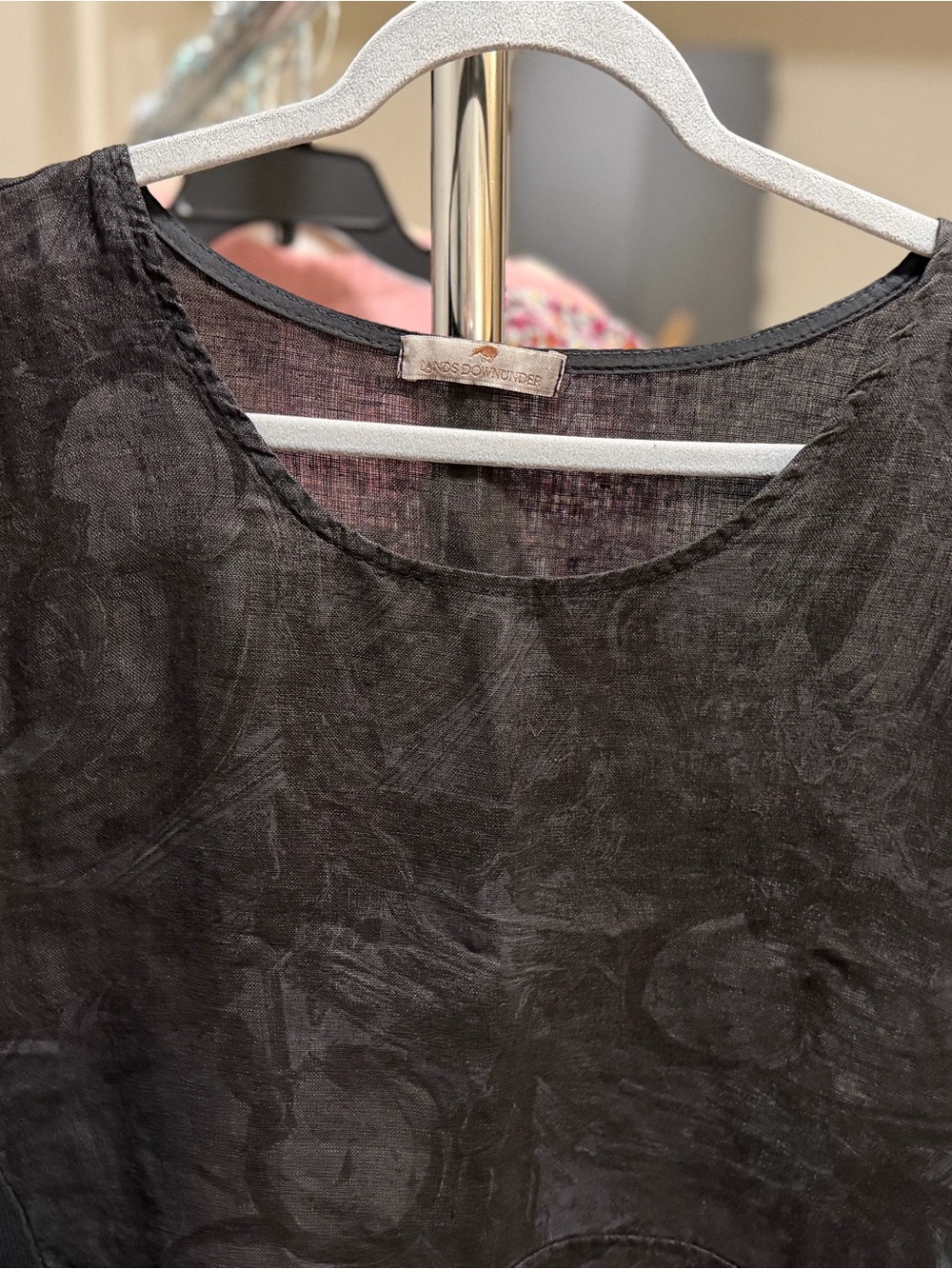 Relaxed Black Short-Sleeve Tunic Dress with Subtle Texture - Picture 3 of 5